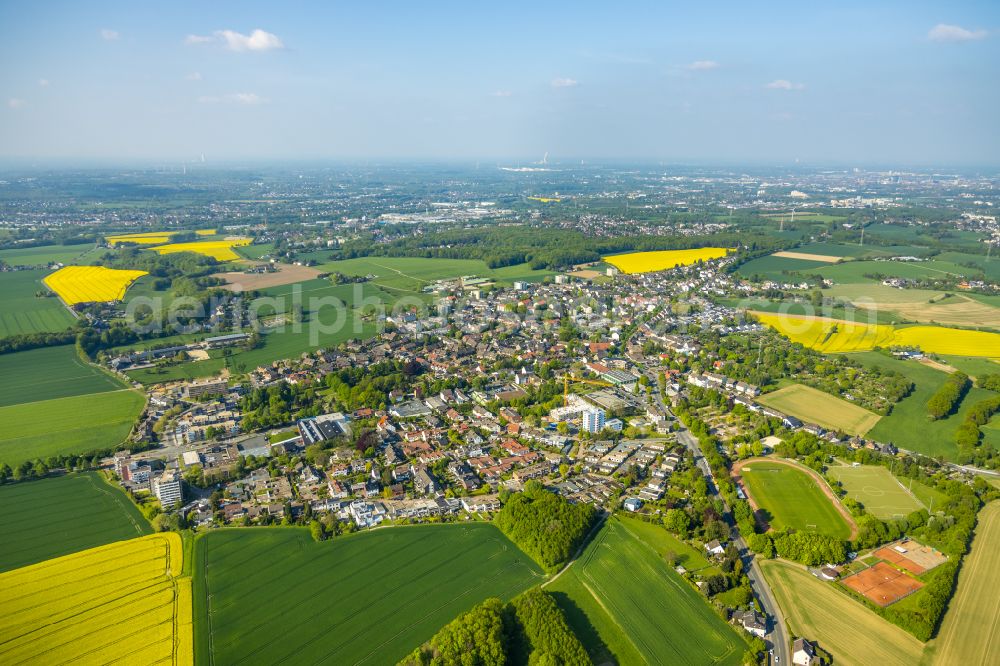 Stockum from the bird's eye view: City view from the outskirts with adjacent agricultural fields in Stockum at Ruhrgebiet in the state North Rhine-Westphalia, Germany