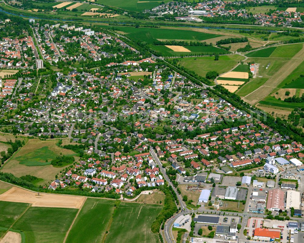 Aerial photograph Sundheim - City view from the outskirts with adjacent agricultural fields in Sundheim in the state Baden-Wuerttemberg, Germany