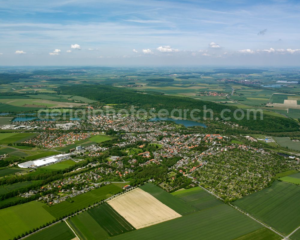 Vienenburg from the bird's eye view: City view from the outskirts with adjacent agricultural fields in Vienenburg in the state Lower Saxony, Germany