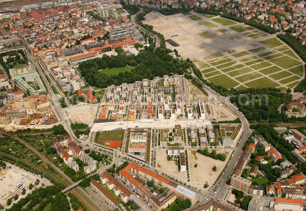 München from the bird's eye view: District view with streets, apartments and Bavariapark and Theresienwiese in the district Schwanthalerhoehe in Munich in the state Bavaria, Germany