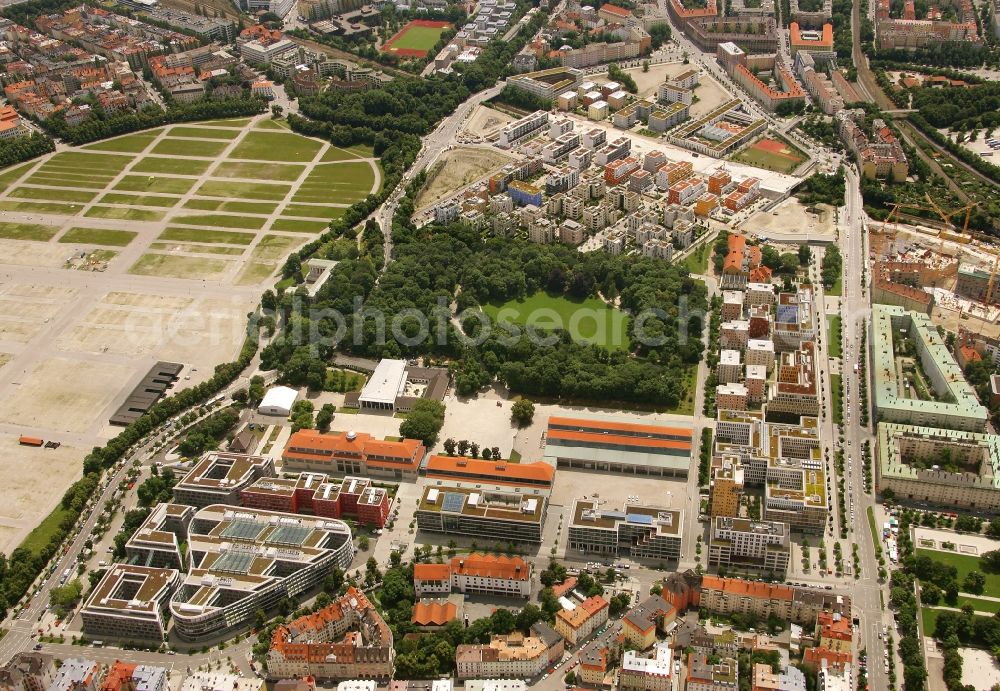 Aerial photograph München - District view with streets, apartments and Bavariapark and Theresienwiese in the district Schwanthalerhoehe in Munich in the state Bavaria, Germany