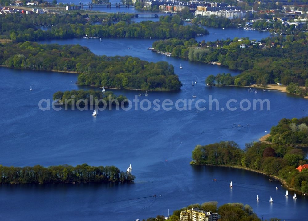 Aerial image Berlin Spandau - District - view from the grounds of the bays on the island Valentinswerder and Baumwerder on the banks of the Havel and Lake Tegel in Berlin - Spandau