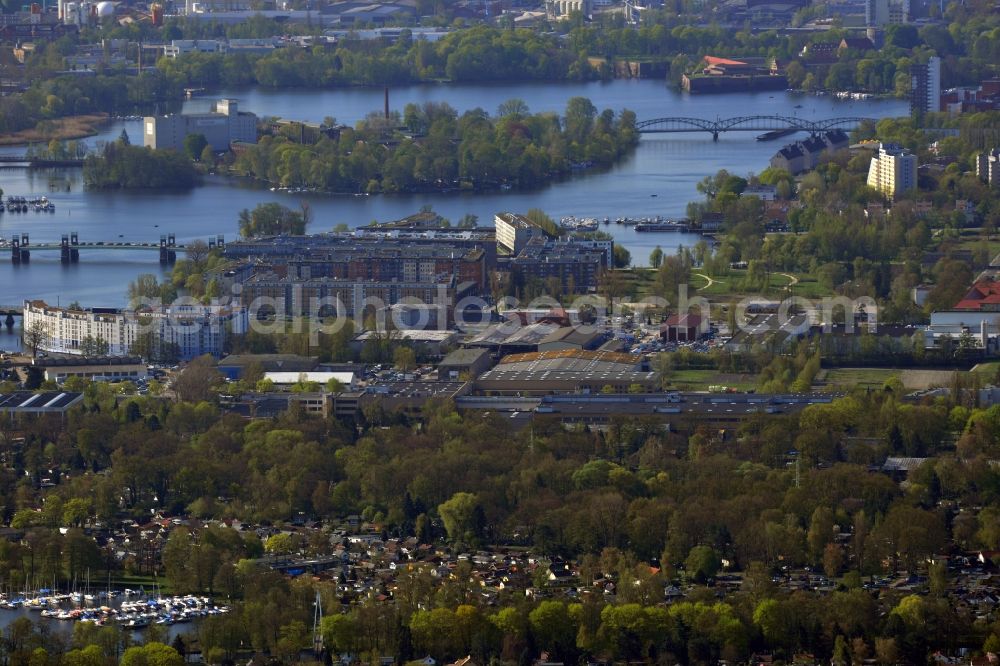 Aerial photograph Berlin Spandau - District - view from the grounds of the banks of the Havel at Spandau pier in Berlin - Spandau