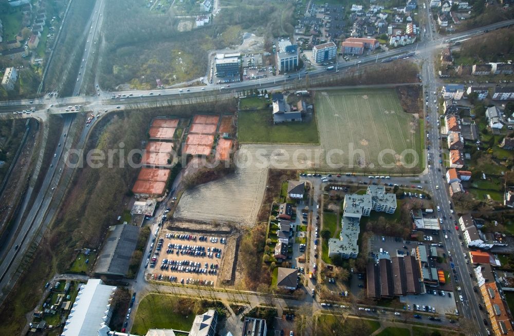 Aerial photograph Bochum - District Bochum Mitte with the tennis community Friederika e.V. and surrounding housing areas and fields beneath the motorway A448 in the city in Bochum in the state North Rhine-Westphalia