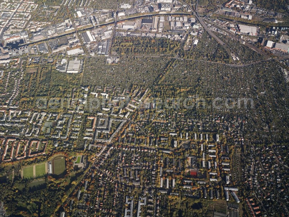 Berlin from the bird's eye view: District Britz at the crossroads Gradestrasse and Tempelhofer Weg in the city in Berlin in Germany