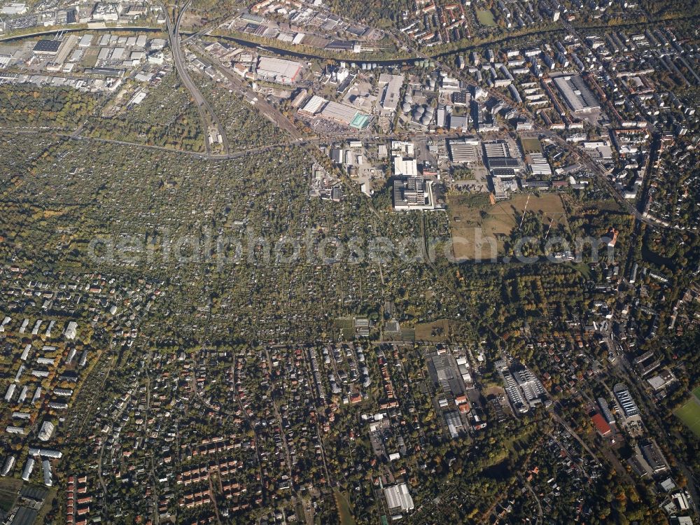 Aerial photograph Berlin - District Britz at the crossroads Gradestrasse and Tempelhofer Weg in the city in Berlin in Germany