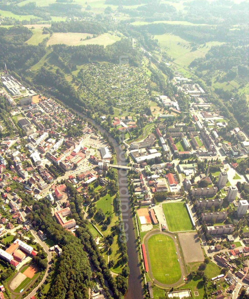 Brno (Brünn) from the bird's eye view: Blick auf Wohngebiet und Sportplatz in Brno (Brünn). Brünn liegt am Übergang vom südmährischen Flachland zum mittelmährischen Bergland, am Fuße des Spielbergs und des Petersbergs und am Zusammenfluss zweier Flüße, der Schwarza und Zwitta.