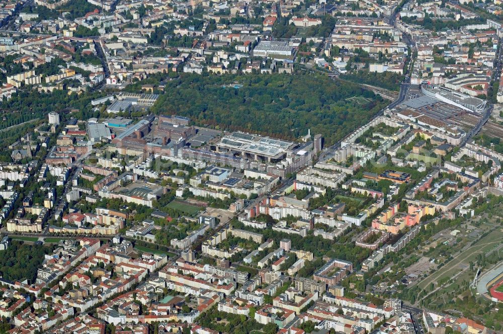 Aerial photograph Berlin - District Brunnenviertel in the city in Berlin in Germany. Its impressive halls and factory buildings make this large industrial complex into one of the most impressive and outstanding industrial plants of Berlin, which are listed buildings