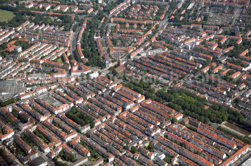 Bremen from the bird's eye view: Blick auf den Stadtteil Findorff in Bremen. Findorff liegt nördlich vom Stadtzentrum Bremens. Bis Mitte des 19. Jahrhunderts war die Fläche des Stadtteils noch landwirtschaftlich geprägt. Seit 1951 heisst der Teil Bremens Findorff und beherbergt rund 25.000 Einwohner.