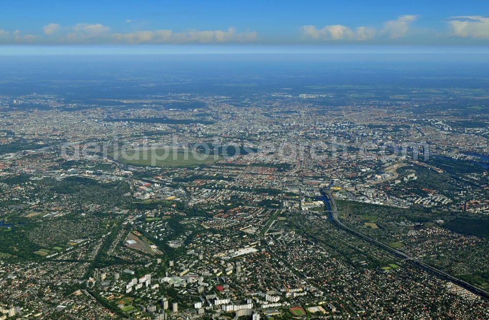 Aerial photograph Berlin - District at Tempelhof Airport - Tempelhof with highway construction to expand the profile of the urban motorway BAB A100 in Neukoelln in the urban area in Berlin