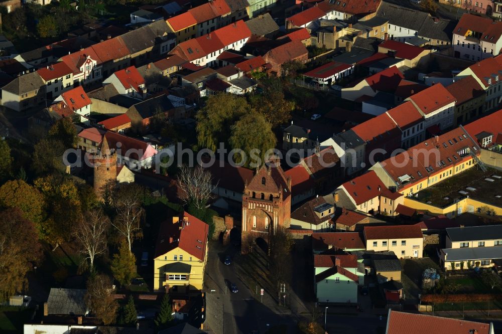 Aerial photograph Gransee - District of Gransee with a view over the Ruppiner Tor surrounded by single and multi-familiy houses in Gransee in Brandenburg