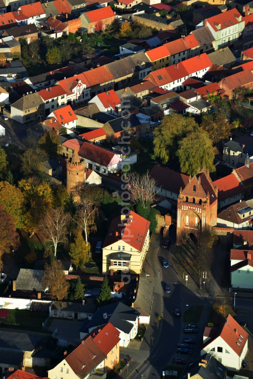 Gransee from the bird's eye view: District of Gransee with a view over the Ruppiner Tor surrounded by single and multi-familiy houses in Gransee in Brandenburg