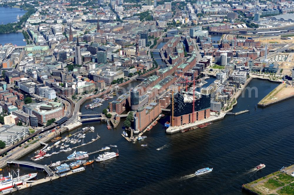 Hamburg from the bird's eye view: District HafenCity on the banks of the North Elbe in the city in Hamburg in Germany