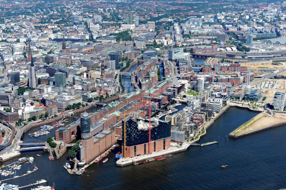 Aerial photograph Hamburg - District HafenCity on the banks of the North Elbe in the city in Hamburg in Germany