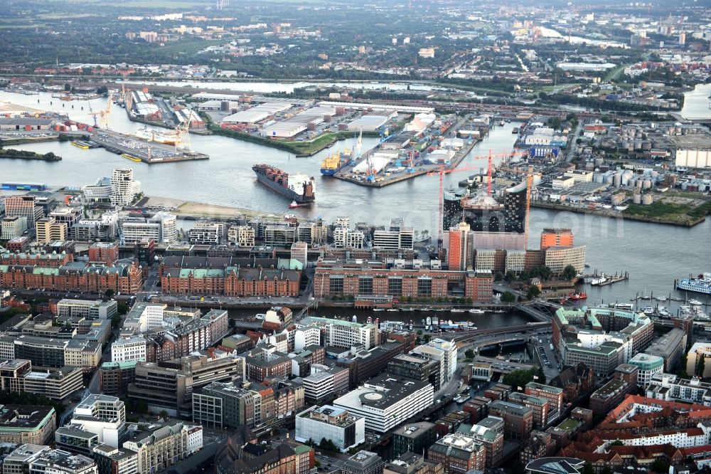 Aerial photograph Hamburg - District HafenCity on the banks of the North Elbe in the city in Hamburg in Germany