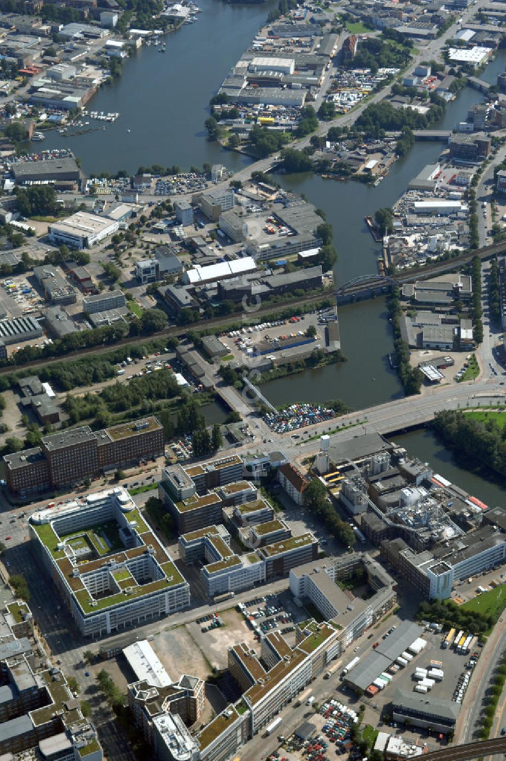 Hamburg from the bird's eye view: Blick über Büro- und Geschäftsgebäude an der Süderstrasse im Stadtteil Hammerbrook auf den Billwerder Ausschlag. Kontakt: Hamburg Tourismus GmbH, Steinstrasse 7, 20095 Hamburg, Tel: +49(0)40 30051 300, Fax +49(0)40 30051 333, Email: info@hamburg-tourismus.de