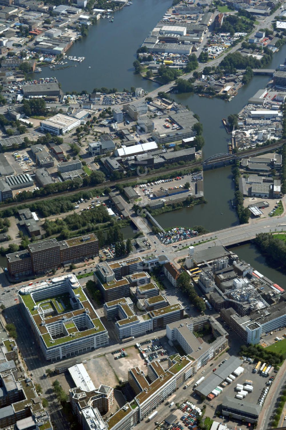 Aerial image Hamburg - Blick über Büro- und Geschäftsgebäude an der Süderstrasse im Stadtteil Hammerbrook auf den Billwerder Ausschlag. Kontakt: Hamburg Tourismus GmbH, Steinstrasse 7, 20095 Hamburg, Tel: +49(0)40 30051 300, Fax +49(0)40 30051 333, Email: info@hamburg-tourismus.de