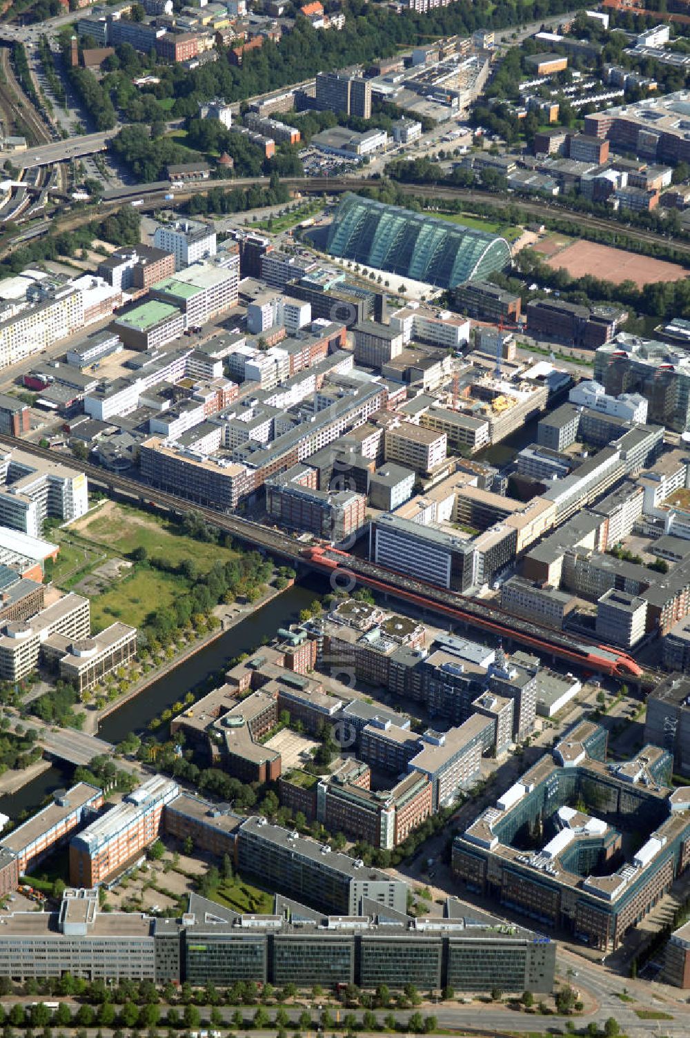 Aerial image Hamburg - Blick auf den Stadtteil Hammerbrook mit dem Bürogebäude Berliner Bogen. Kontakt: Hamburg Tourismus GmbH, Steinstraße 7, 20095 Hamburg, Tel: +49(0)40 30051 300, Fax +49(0)40 30051 333, Email: info@hamburg-tourismus.de