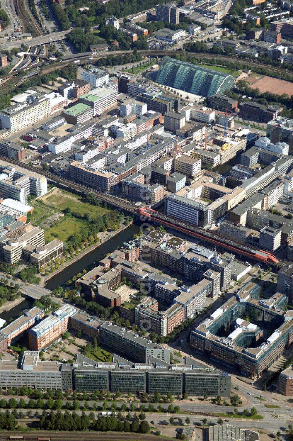 Aerial photograph Hamburg - Blick auf den Stadtteil Hammerbrook mit dem Bürogebäude Berliner Bogen. Kontakt: Hamburg Tourismus GmbH, Steinstraße 7, 20095 Hamburg, Tel: +49(0)40 30051 300, Fax +49(0)40 30051 333, Email: info@hamburg-tourismus.de