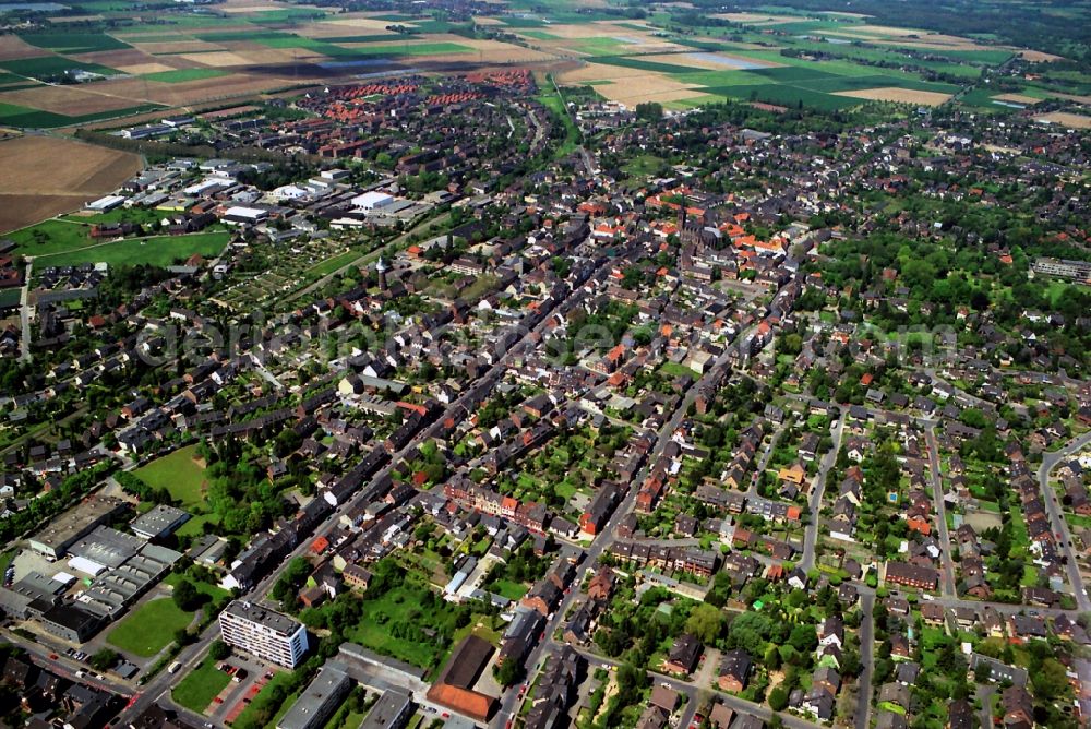 Aerial image Krefeld - District Huels in the urban area in Krefeld in North Rhine-Westphalia