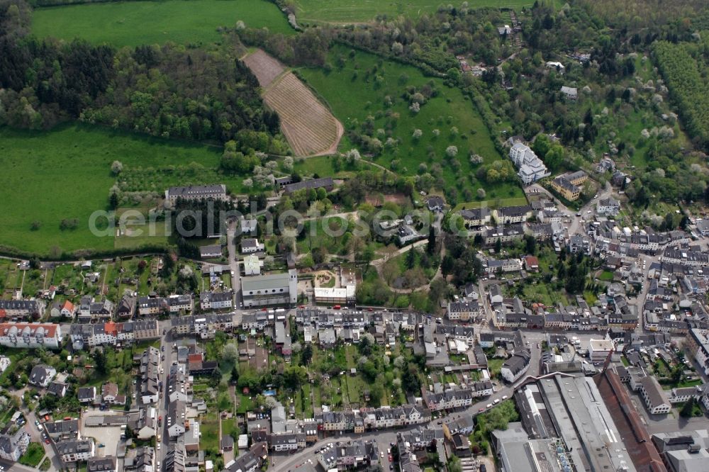 Trier Kürenz from the bird's eye view: View of the local district Kuerenz. Small residential area with apartment buildings located at the foot of the Petri mountain. District of Trier in Rhineland-Palatinate