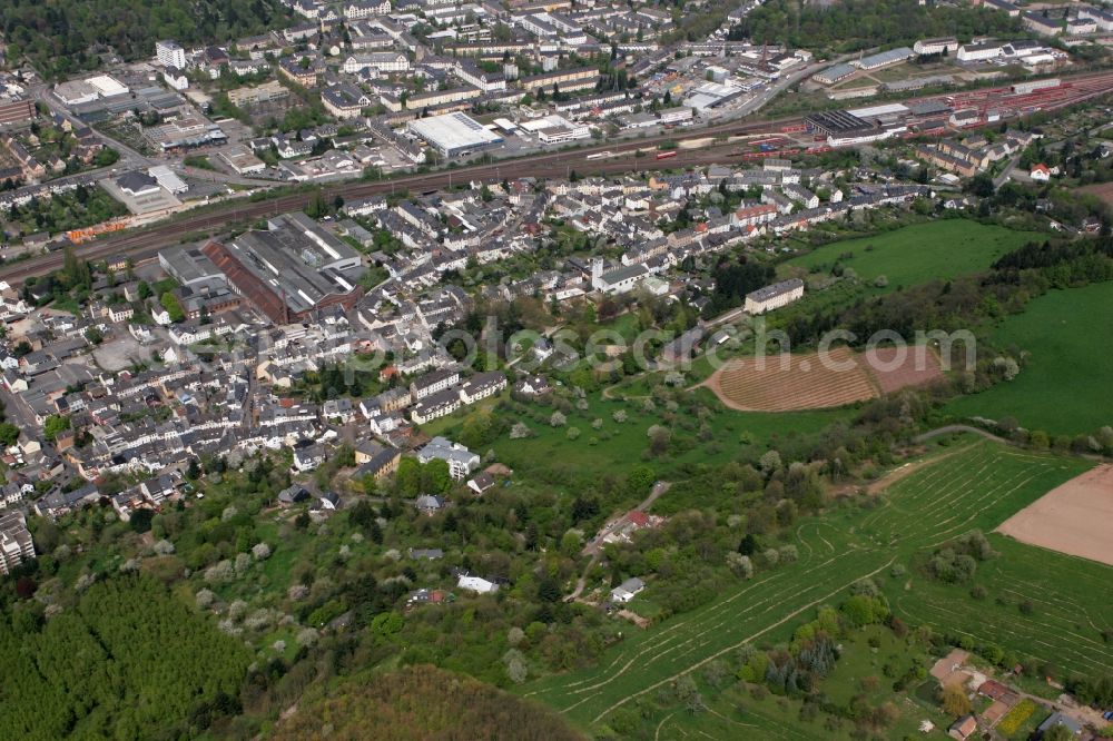 Trier Kürenz from the bird's eye view: View of the local district Kuerenz. Small residential area with apartment buildings located at the foot of the Petri mountain. District of Trier in Rhineland-Palatinate