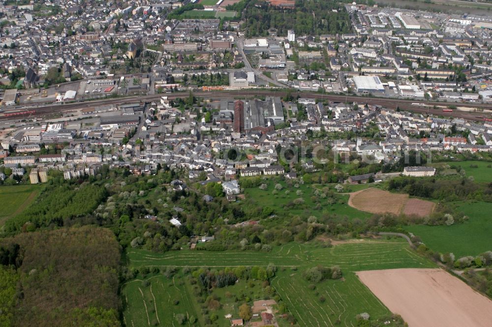 Aerial image Trier Kürenz - View of the local district Kuerenz. Small residential area with apartment buildings located at the foot of the Petri mountain. District of Trier in Rhineland-Palatinate