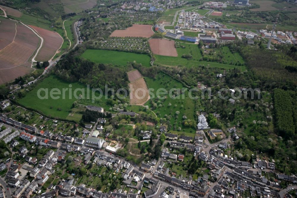 Trier Kürenz from above - View of the local district Kuerenz. Small residential area with apartment buildings located at the foot of the Petri mountain. District of Trier in Rhineland-Palatinate