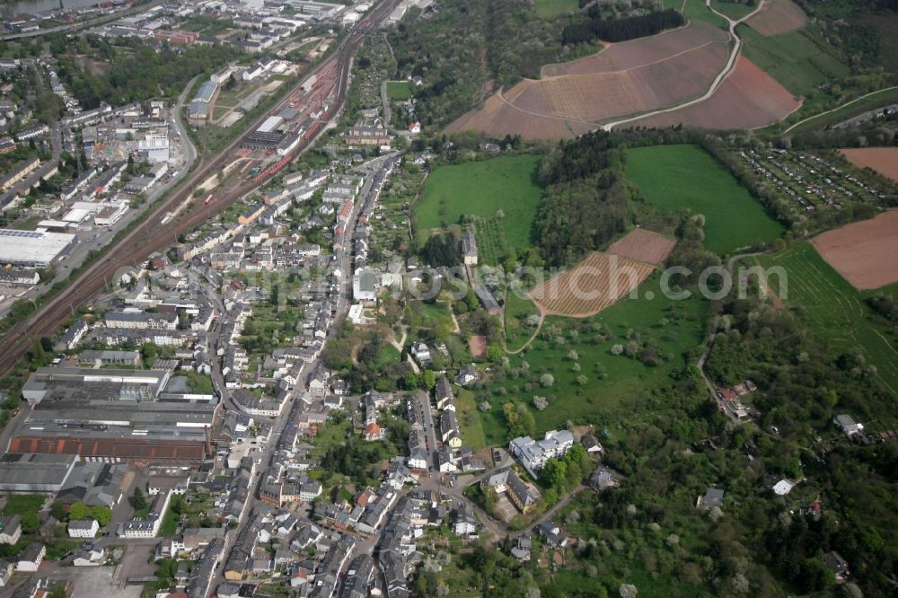 Trier Kürenz from the bird's eye view: View of the local district Kuerenz. Small residential area with apartment buildings located at the foot of the Petri mountain. District of Trier in Rhineland-Palatinate