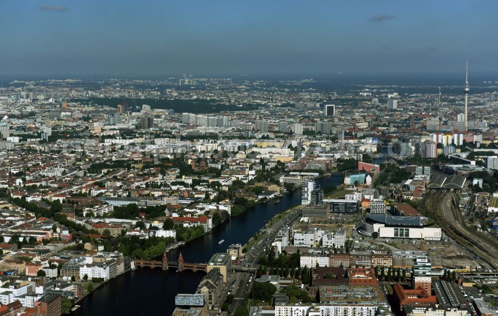 Berlin from above - District Kreuzberg und Friedrichshain am Ufer des Flussverlaufes der Spree in the city in Berlin