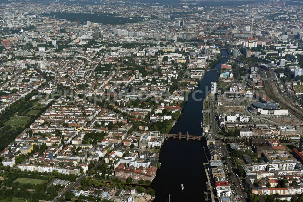 Berlin from above - District Kreuzberg und Friedrichshain am Ufer des Flussverlaufes der Spree in the city in Berlin