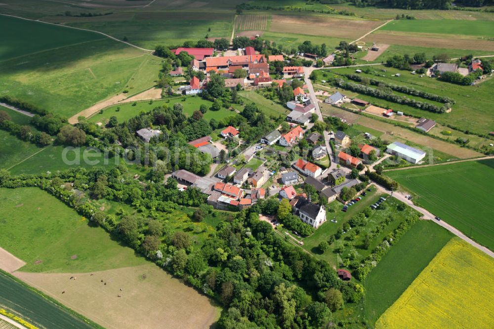 Aerial image Gau-Algesheim - Blick auf den Stadtteil Laurenziberg in Gau-Algesheim in Rheinland Pfalz, mit der St. Laurenzikirche, welche 1707 anstelle der Pfarrkirche eines untergegangenen Dorfes errichtet wurde. View to the city district Laurenziberg of Gau-Algesheim in Rhineland-Palastinate, with the St. Laurenzi Church which was built in 1707.