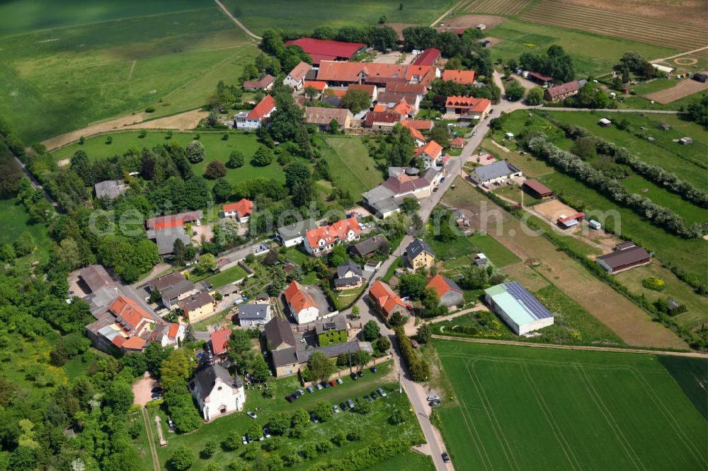 Aerial photograph Gau-Algesheim - Blick auf den Stadtteil Laurenziberg in Gau-Algesheim in Rheinland Pfalz, mit der St. Laurenzikirche, welche 1707 anstelle der Pfarrkirche eines untergegangenen Dorfes errichtet wurde. View to the city district Laurenziberg of Gau-Algesheim in Rhineland-Palastinate, with the St. Laurenzi Church which was built in 1707.