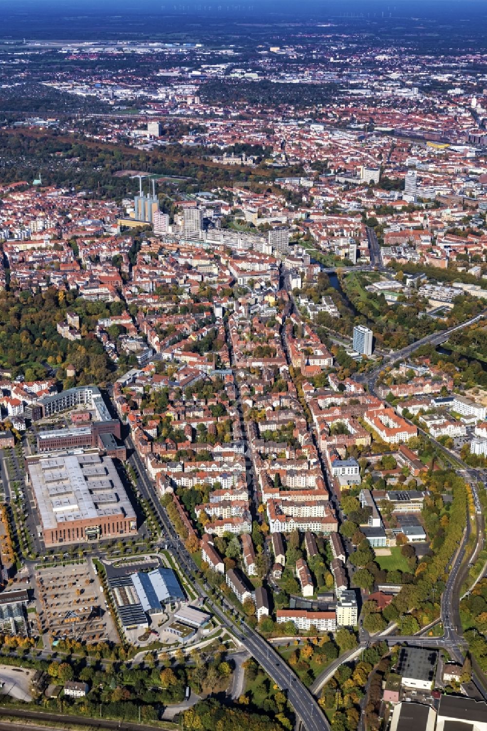 Hannover from the bird's eye view: District Linden - South in the city in the district Linden-Limmer in Hannover in the state Lower Saxony, Germany