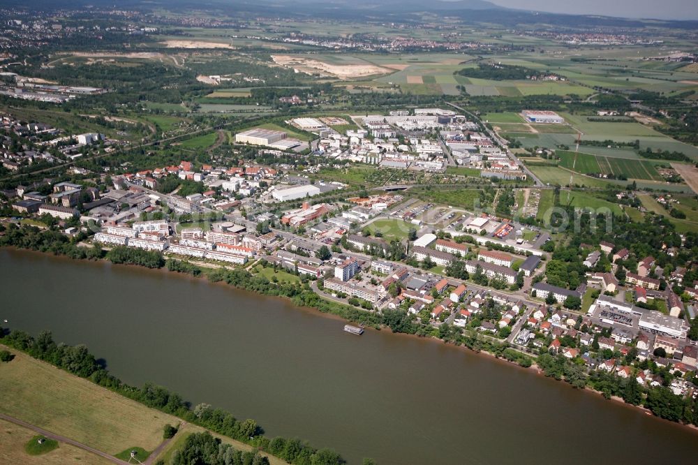 Aerial photograph Wiesbaden Mainz Kastel - The district Mainz-Kastel on the banks of the Rhine with residential and industrial areas in Wiesbaden in Hesse