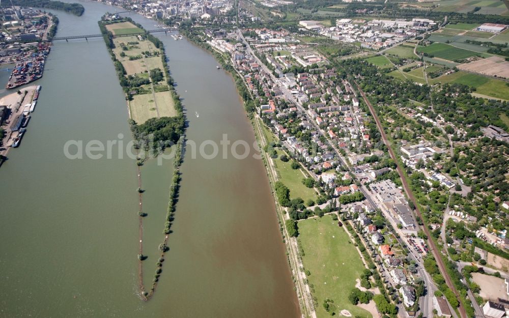 Aerial photograph Wiesbaden - The district Mainz-Kastel on the banks of the Rhine with residential and industrial areas in Wiesbaden in Hesse