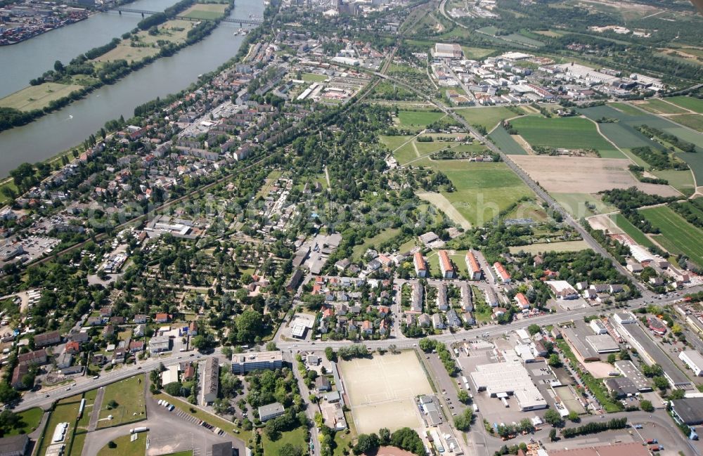 Aerial image Wiesbaden - The district Mainz-Kastel on the banks of the Rhine with residential and industrial areas in Wiesbaden in Hesse