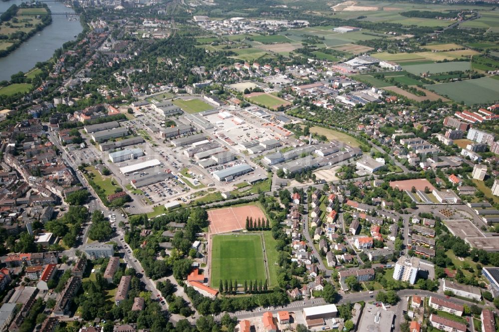 Wiesbaden from the bird's eye view: The district Mainz-Kastel on the banks of the Rhine with the industrial area and residential areas in Wiesbaden in Hesse