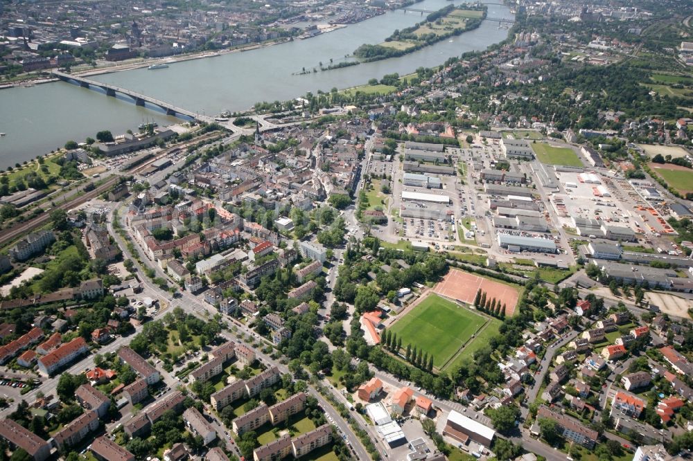 Aerial image Wiesbaden - The district Mainz-Kastel on the banks of the Rhine with the industrial area and residential areas in Wiesbaden in Hesse