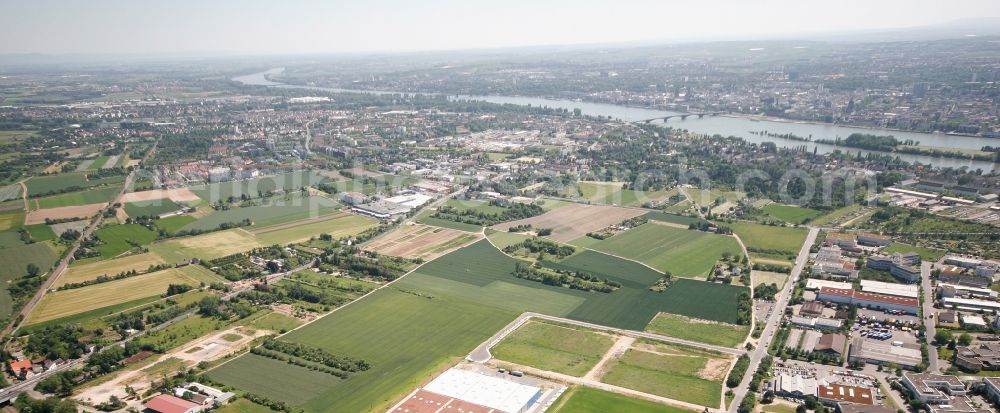 Aerial image Wiesbaden - The district Mainz-Kastel with agricultural land and the industrial area in Wiesbaden in Hesse