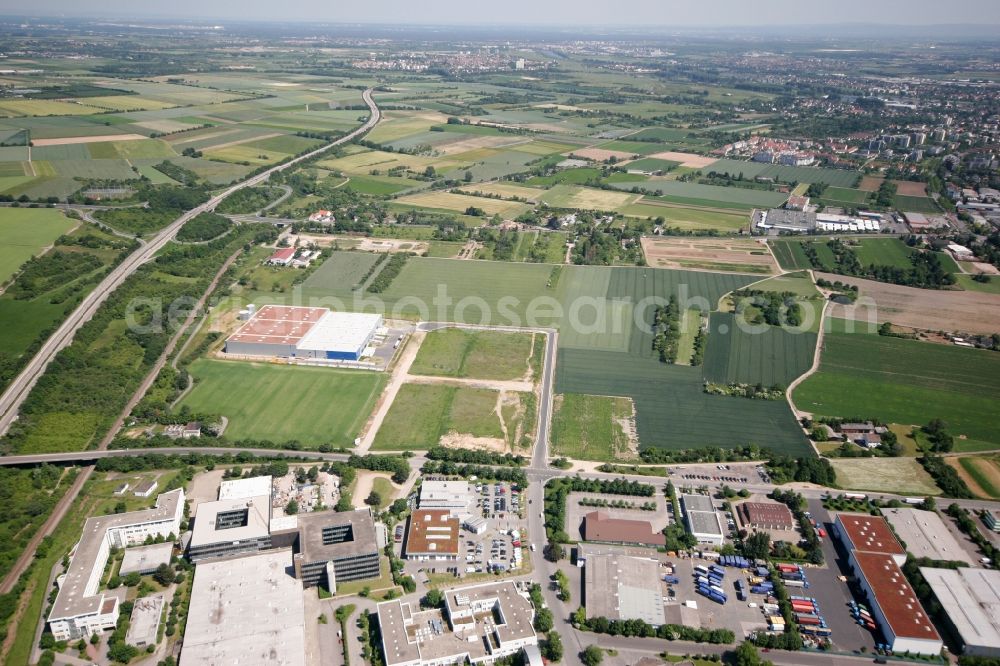 Aerial photograph Wiesbaden - The district Mainz-Kastel with agricultural land and the industrial area in Wiesbaden in Hesse