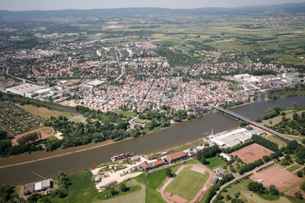 Aerial image Wiesbaden - The district Mainz-Kostheim with residential and industrial areas in Wiesbaden in Hesse. The village is located at the estuary of the Main and the Rhine