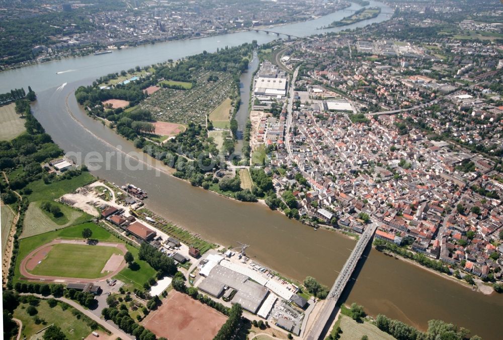 Aerial photograph Wiesbaden - The district Mainz-Kostheim with residential and industrial areas in Wiesbaden in Hesse. The village is located at the estuary of the Main and the Rhine