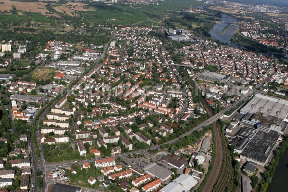 Wiesbaden from above - The district Mainz-Kostheim with residential and industrial areas, including the factory site of the gas producer Linde Aktiengesellschaft in Wiesbaden in Hesse