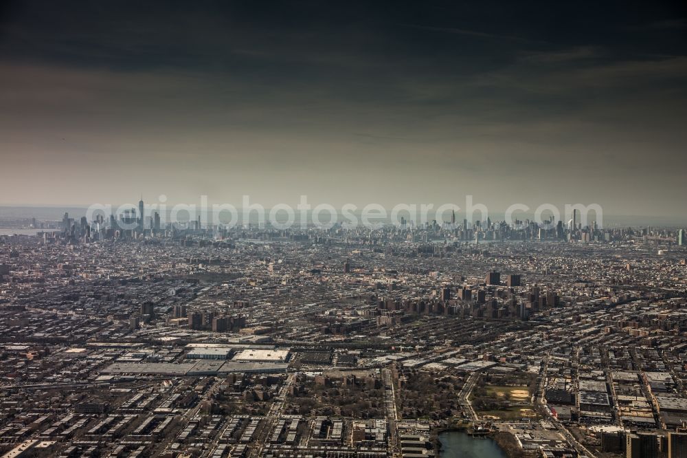 Aerial photograph New York - District Manhattan, Brooklyn and Queens in the city in the district Manhattan in New York in United States of America