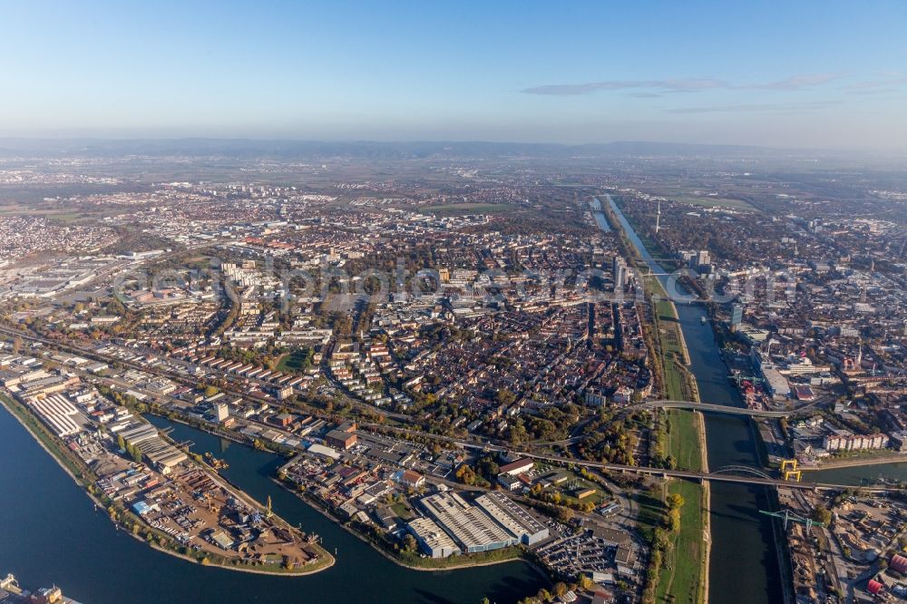 Aerial photograph Mannheim - District Neckarstadt-West between old rhine and Neckar river in Mannheim in the state Baden-Wuerttemberg, Germany