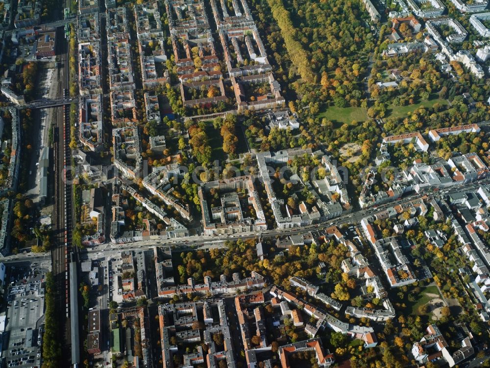 Berlin from the bird's eye view: District Neukoelln along the residential areas at the Karl-Marx-Strasse, Saalestrasse and the Thomashoehe in the city in Berlin