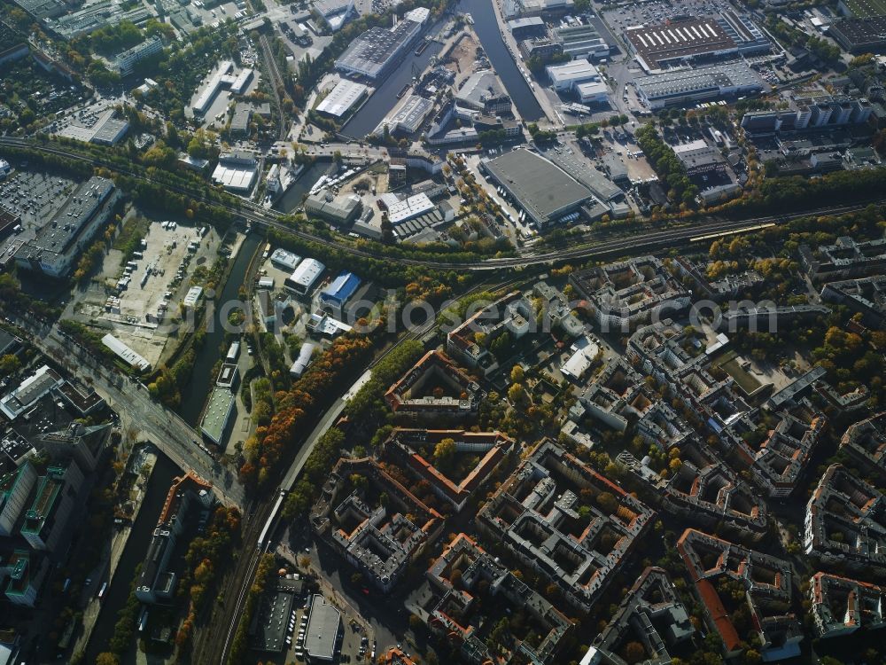 Berlin from above - District Neukoelln along the residential areas at the Sonnenallee und Saalestrasse in the city in Berlin