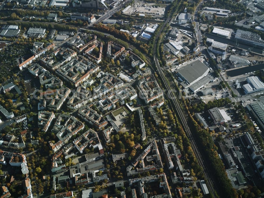 Berlin from the bird's eye view: District Neukoelln along the residential areas at the Sonnenallee, Saalestrasse and the Richardplatz in the city in Berlin