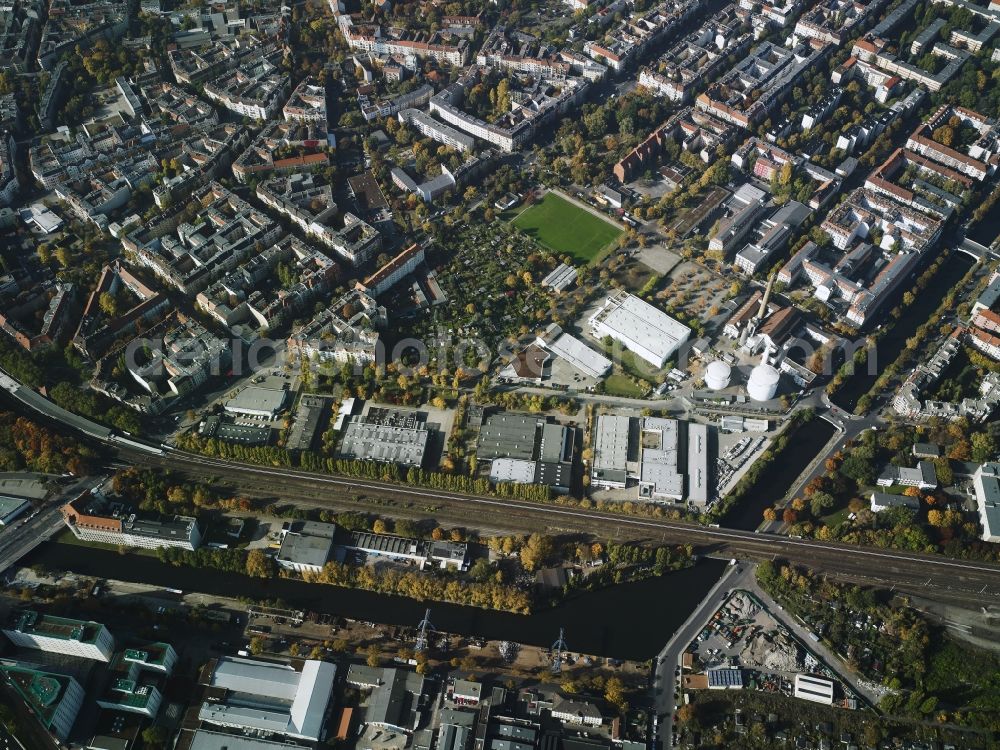 Aerial photograph Berlin - District in Neukoelln along the residential areas at the Sonnenallee and the Weigandufer in the city in Berlin